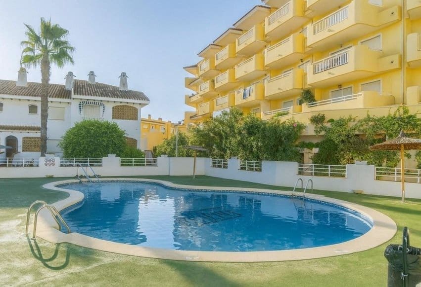 Casa de 3 habitaciones en Campoamor en venta con piscina - 359.000 € (Ref: 10167538)