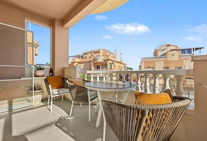 2 soveværelse Bungalow til salg i Orihuela Costa med swimmingpool - € 193.900 (Ref: 10167539)