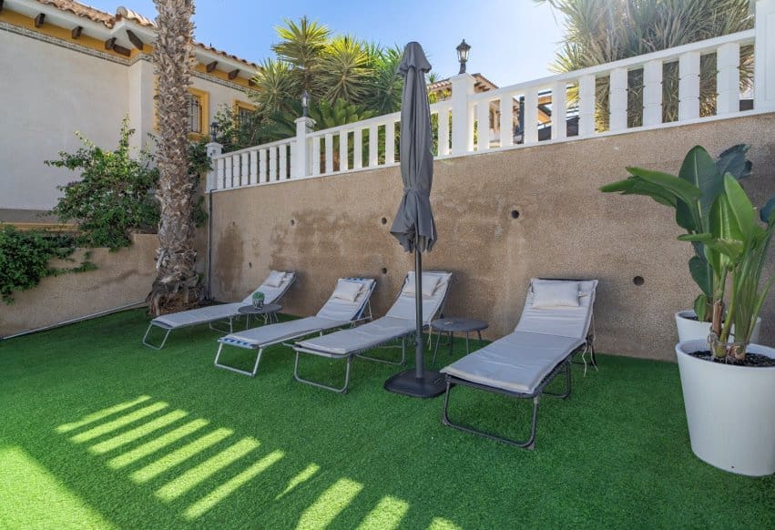 4 soveværelse Byhus til salg i Filipinas med swimmingpool garage - € 429.000 (Ref: 10175924)