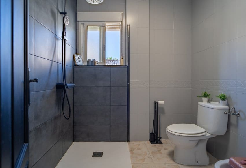 4 soveværelse Byhus til salg i Filipinas med swimmingpool garage - € 429.000 (Ref: 10175924)