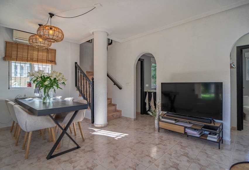 4 soveværelse Byhus til salg i Filipinas med swimmingpool garage - € 429.000 (Ref: 10175924)