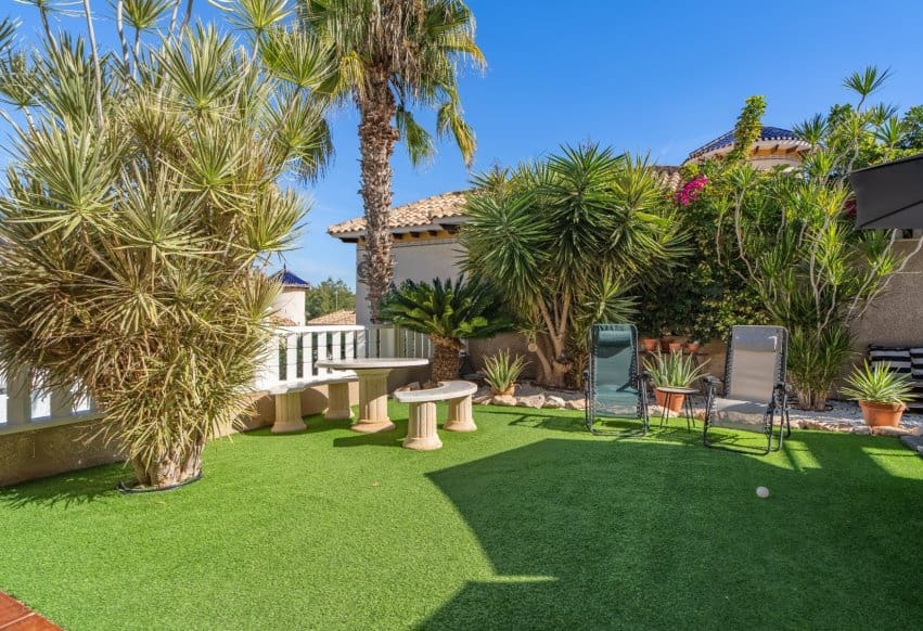 4 soveværelse Byhus til salg i Filipinas med swimmingpool garage - € 429.000 (Ref: 10175924)