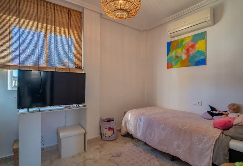 4 soveværelse Byhus til salg i Filipinas med swimmingpool garage - € 429.000 (Ref: 10175924)