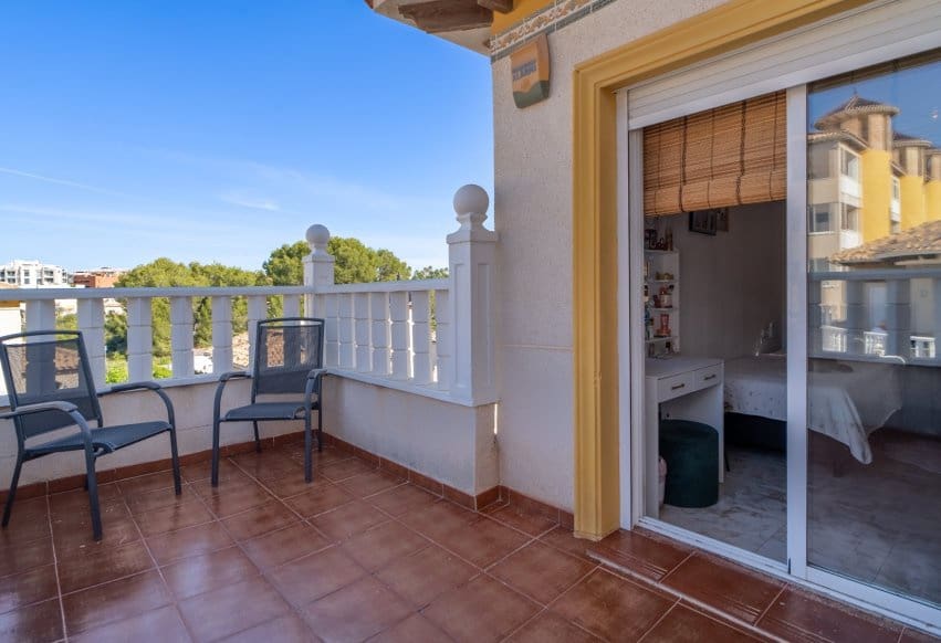 4 soveværelse Byhus til salg i Filipinas med swimmingpool garage - € 429.000 (Ref: 10175924)