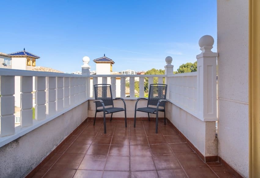 4 soveværelse Byhus til salg i Filipinas med swimmingpool garage - € 429.000 (Ref: 10175924)