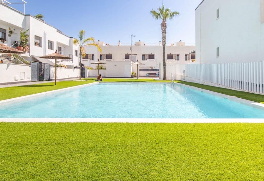 2 soveværelse Bungalow til salg i Torre de la Horadada med swimmingpool - € 293.900 (Ref: 10181982)
