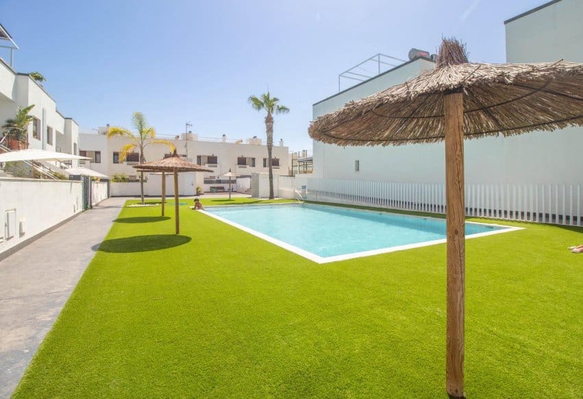 2 soveværelse Bungalow til salg i Torre de la Horadada med swimmingpool - € 293.900 (Ref: 10181982)