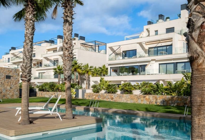 2 sypialnia Penthouse na sprzedaż w Orihuela Costa z basenem garażem - 350 000 € (Ref: 8661572)