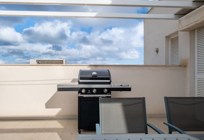 2 sypialnia Penthouse na sprzedaż w Orihuela Costa z basenem garażem - 350 000 € (Ref: 8661572)