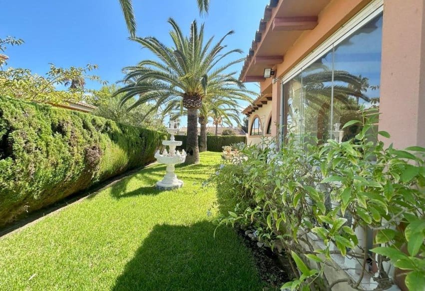 3 bedroom Villa for sale in Cabo Roig with pool - € 790,000 (Ref: 9278609)