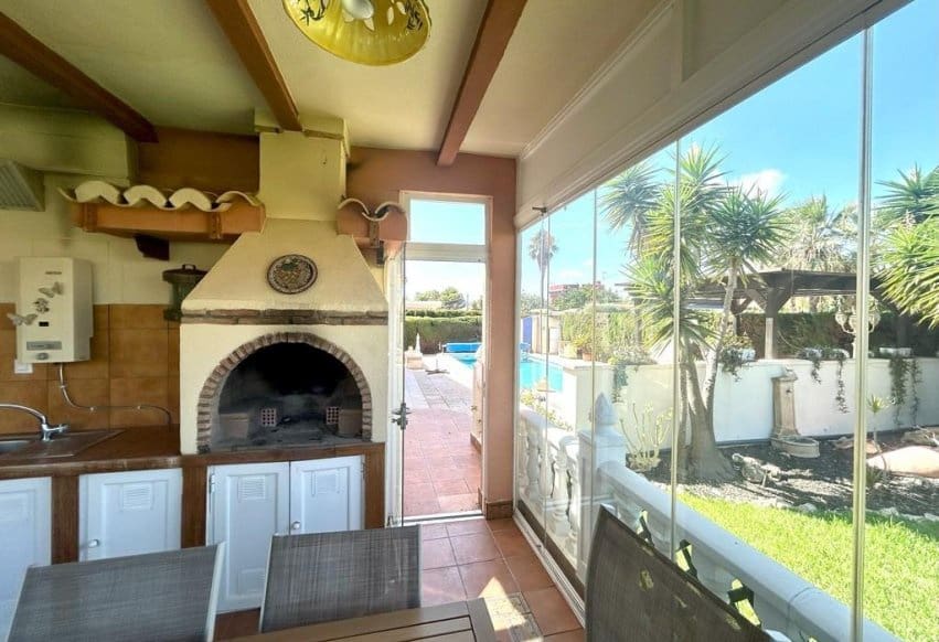 3 bedroom Villa for sale in Cabo Roig with pool - € 790,000 (Ref: 9278609)