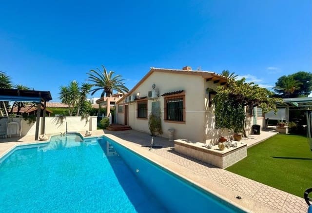3 soveværelse Villa til salg i Aguamarina, Orihuela med swimmingpool - € 790.000 (Ref: 9278609)