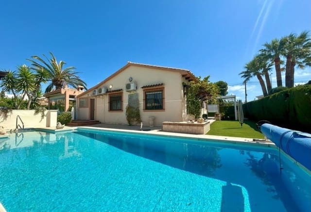 3 soveværelse Villa til salg i Aguamarina, Orihuela med swimmingpool - € 790.000 (Ref: 9278609)