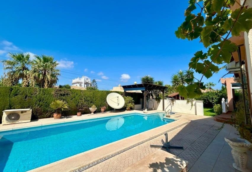 3 sypialnia Willa na sprzedaż w Orihuela Costa z basenem - 790 000 € (Ref: 9278609)