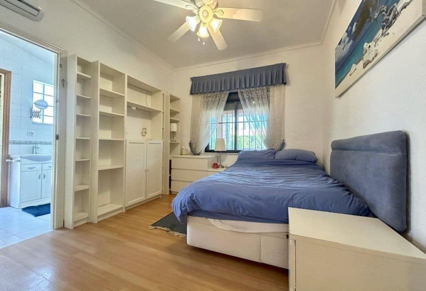 3 sypialnia Willa na sprzedaż w Orihuela Costa z basenem - 790 000 € (Ref: 9278609)