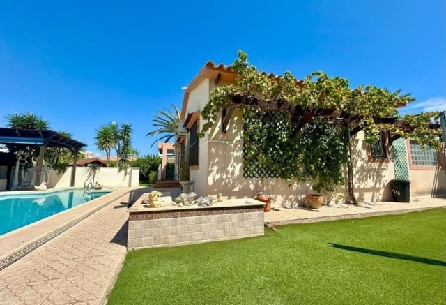 3 soveværelse Villa til salg i Aguamarina, Orihuela med swimmingpool - € 790.000 (Ref: 9278609)
