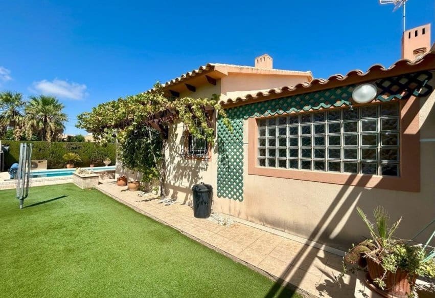 3 sypialnia Willa na sprzedaż w Orihuela Costa z basenem - 790 000 € (Ref: 9278609)