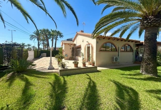 3 soveværelse Villa til salg i Aguamarina, Orihuela med swimmingpool - € 790.000 (Ref: 9278609)
