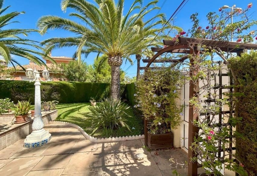 3 sypialnia Willa na sprzedaż w Orihuela Costa z basenem - 790 000 € (Ref: 9278609)