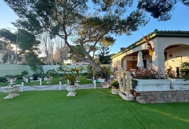 3 bedroom Villa for sale in Dehesa de Campoamor, Orihuela with pool - € 985,000 (Ref: 9278615)