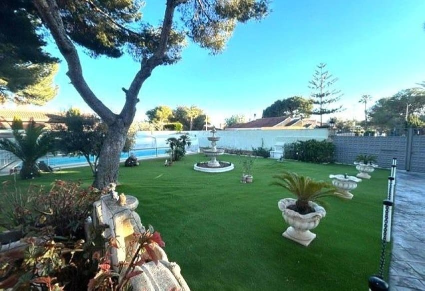 3 bedroom Villa for sale in Campoamor with pool garage - € 985,000 (Ref: 9278615)