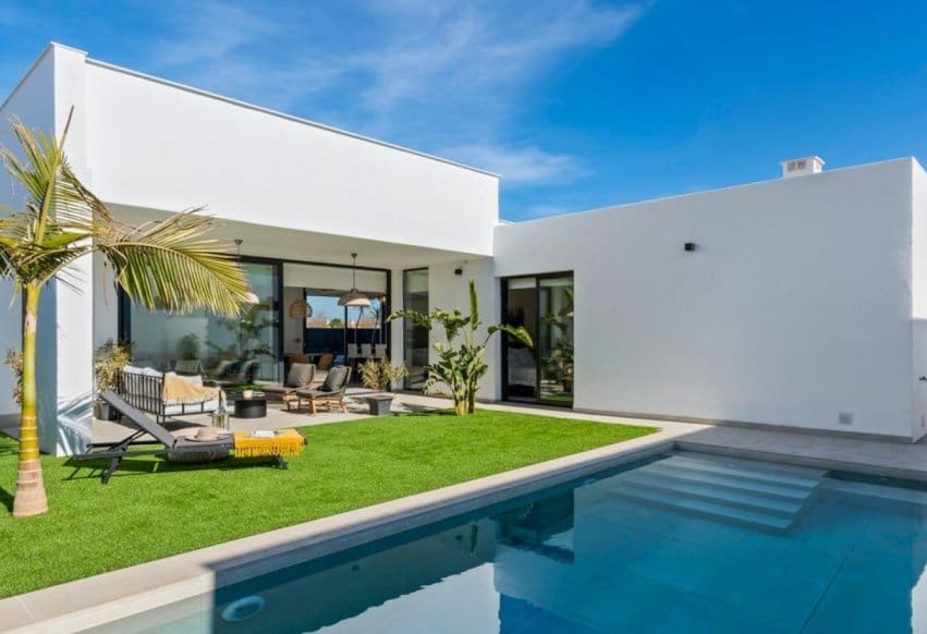 3 bedroom Villa for sale in Mar de Cristal with pool - € 549,000 (Ref: 9293622)