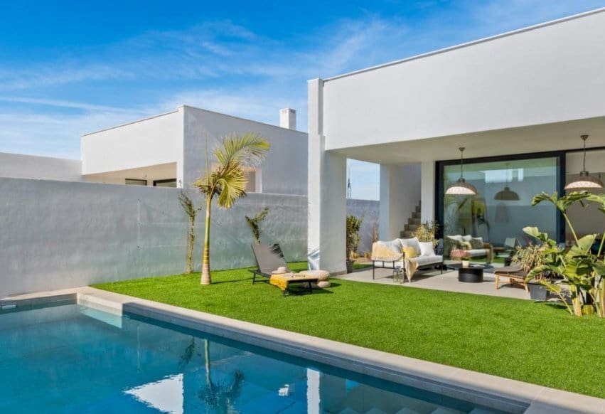 3 bedroom Villa for sale in Mar de Cristal with pool - € 549,000 (Ref: 9293622)