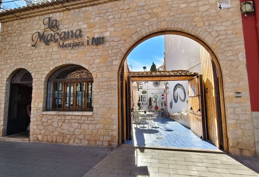 5 bedroom Commercial for sale in Alicante / Alacant city - € 690,000 (Ref: 9293626)