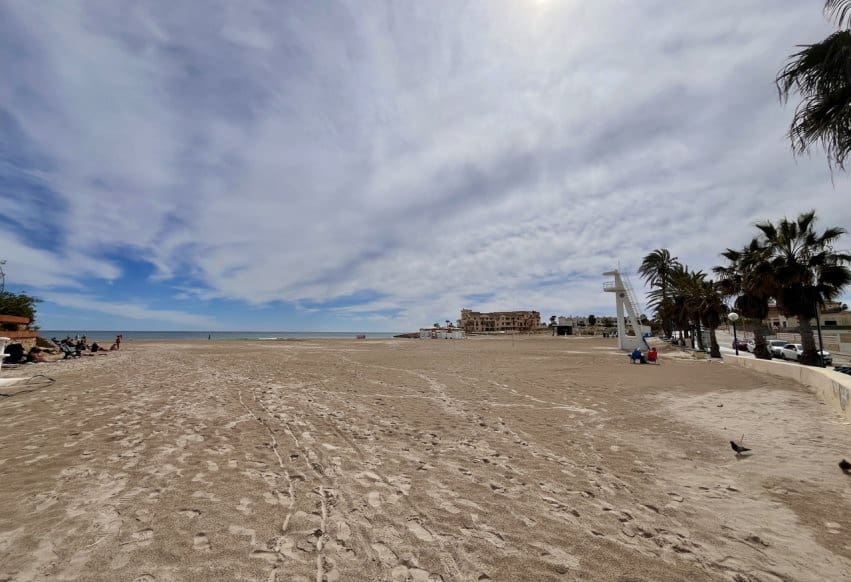 Erhverv til salg i La Zenia - € 399.950 (Ref: 9293631)