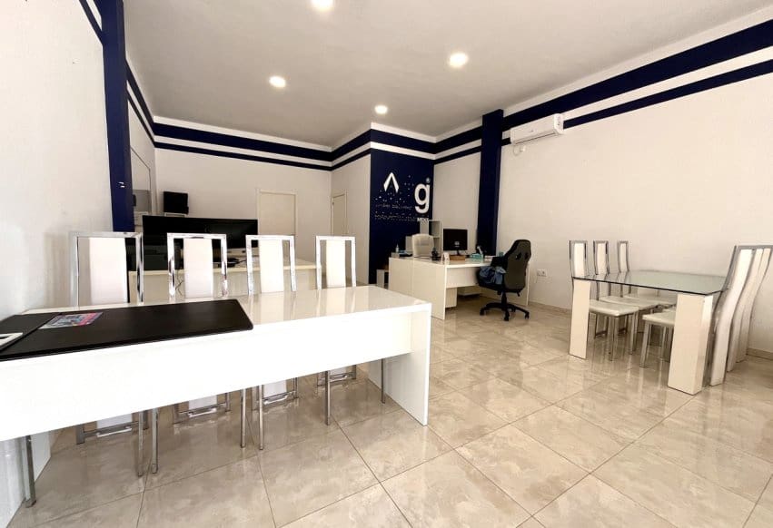 Kommersiell til salgs i Orihuela Costa - € 110 000 (Ref: 9293632)