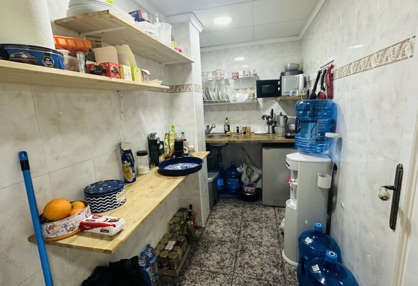 Komercyjne na sprzedaż w Torrevieja - 260 000 € (Ref: 9293636)