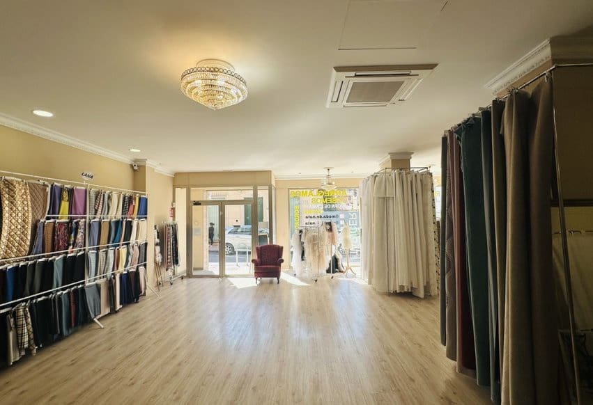 Komercyjne na sprzedaż w Torrevieja - 260 000 € (Ref: 9293636)