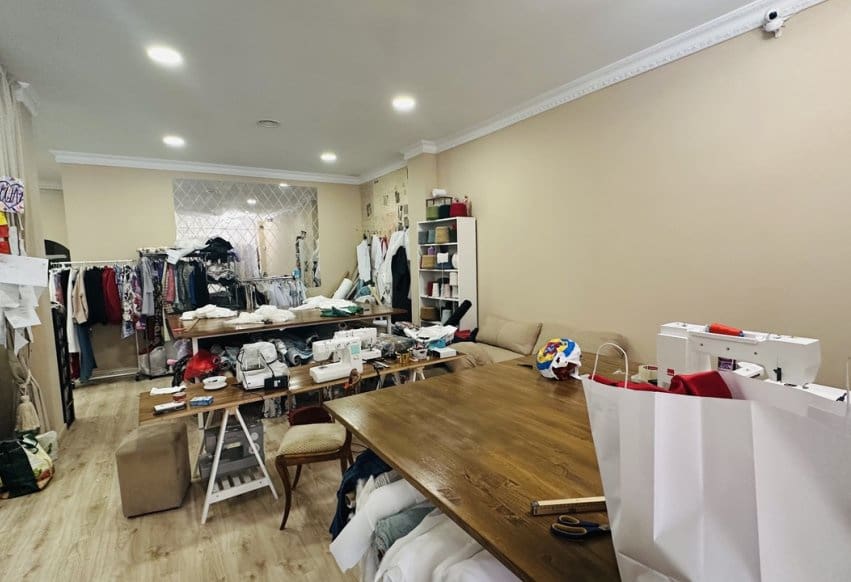 Komercyjne na sprzedaż w Torrevieja - 260 000 € (Ref: 9293636)