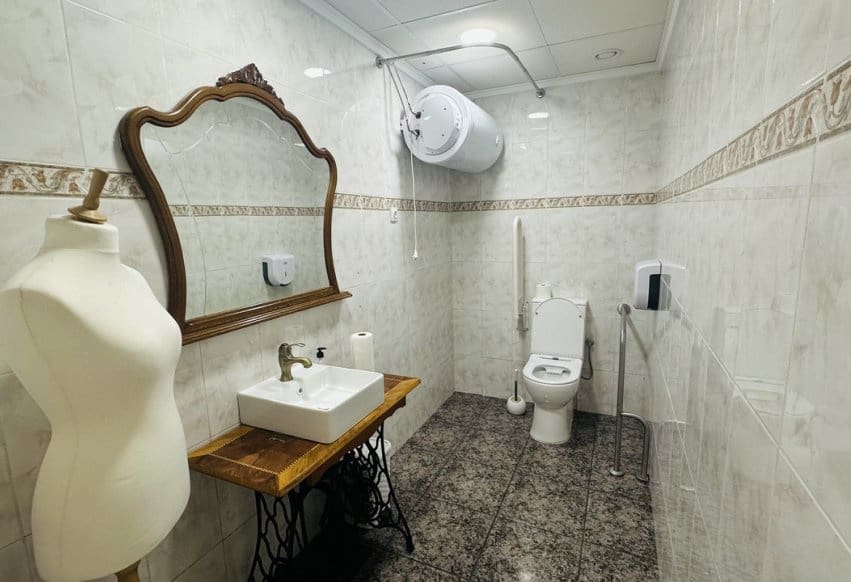 Komercyjne na sprzedaż w Torrevieja - 260 000 € (Ref: 9293636)