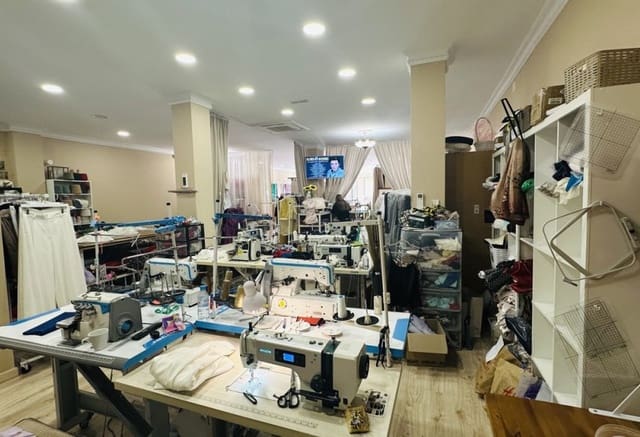 Commercial for sale in El Molino, Torrevieja - € 260,000 (Ref: 9293636)