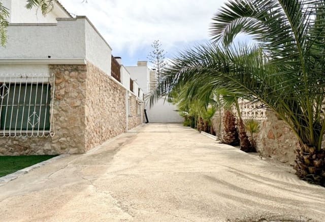 7 soverom Villa til salgs i La Zenia, Orihuela med svømmebasseng - € 899 000 (Ref: 9293641)