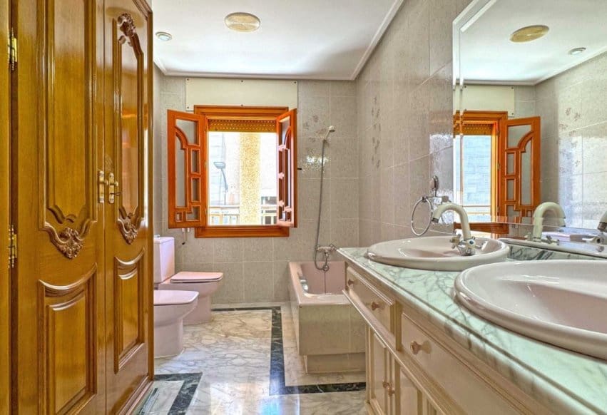 6 bedroom Apartment for sale in San Pedro del Pinatar - € 415,000 (Ref: 9293642)