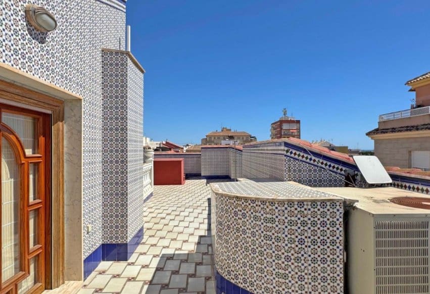 6 bedroom Apartment for sale in San Pedro del Pinatar - € 415,000 (Ref: 9293642)