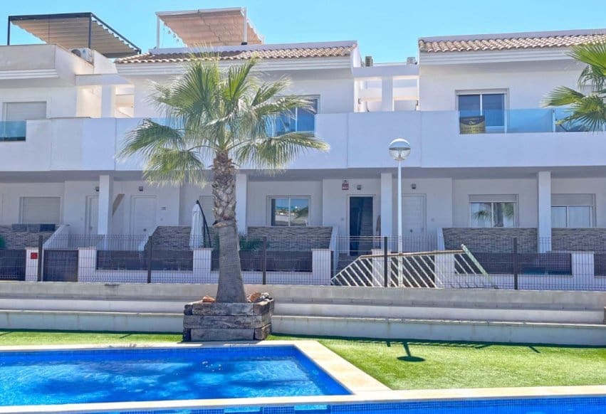 3 slaapkamer Appartement te koop in Torrevieja met zwembad - € 299.000 (Ref: 9293643)