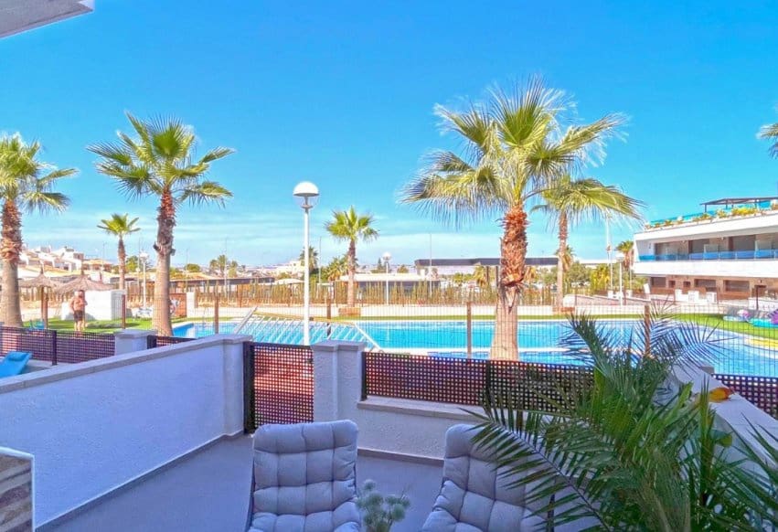 3 slaapkamer Appartement te koop in Torrevieja met zwembad - € 299.000 (Ref: 9293643)