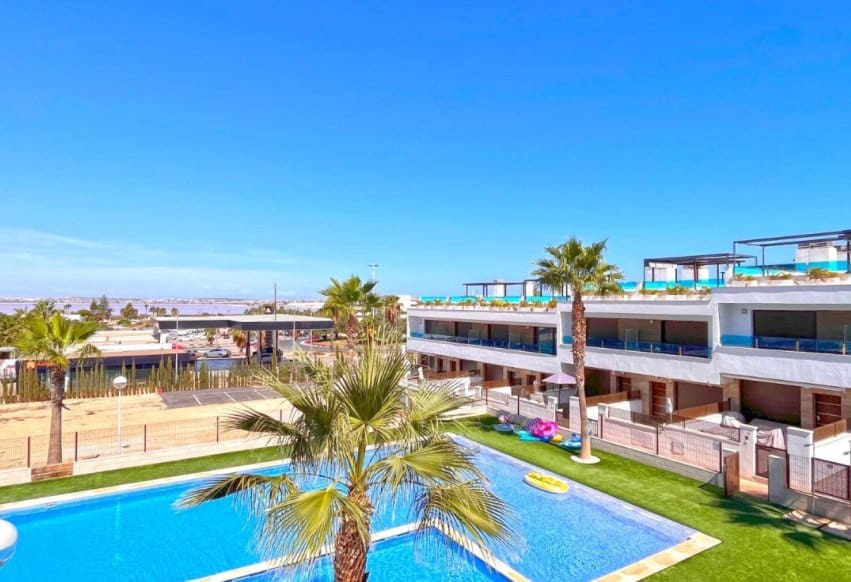 3 slaapkamer Appartement te koop in Torrevieja met zwembad - € 299.000 (Ref: 9293643)