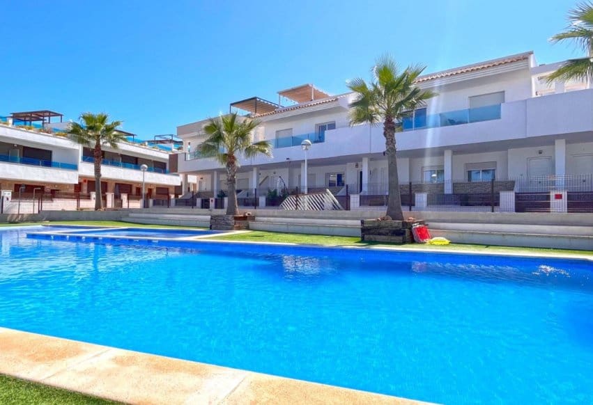 3 slaapkamer Appartement te koop in Torrevieja met zwembad - € 299.000 (Ref: 9293643)