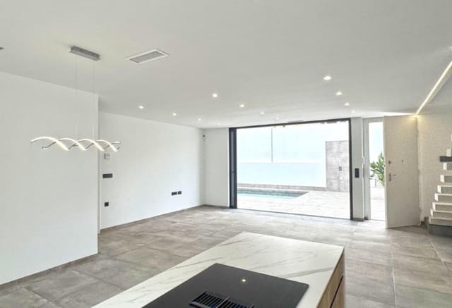 4 bedroom Villa for sale in Los Balcones - Los Altos, Torrevieja with pool - € 495,000 (Ref: 9293645)