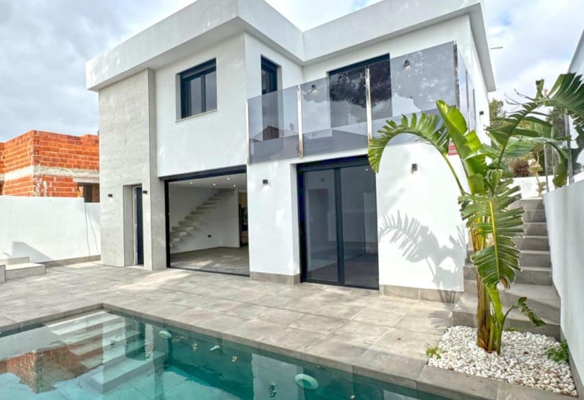 4 bedroom Villa for sale in Torrevieja with pool - € 495,000 (Ref: 9293645)