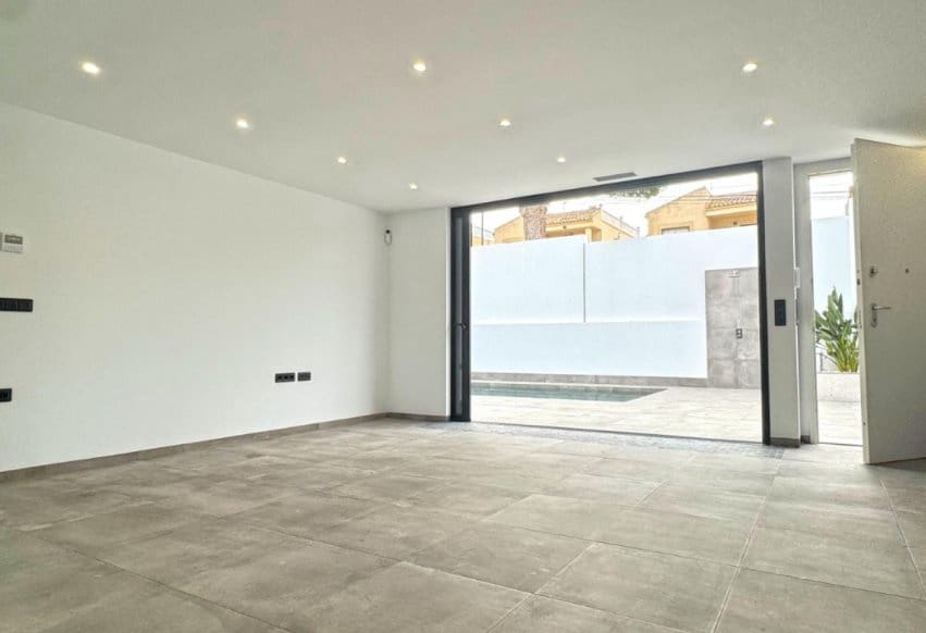 4 bedroom Villa for sale in Torrevieja with pool - € 495,000 (Ref: 9293645)