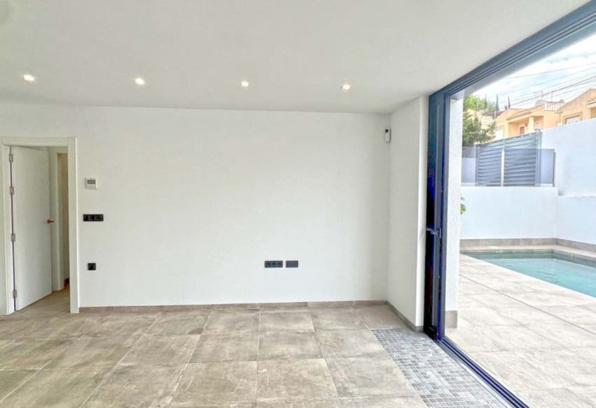 4 bedroom Villa for sale in Torrevieja with pool - € 495,000 (Ref: 9293645)