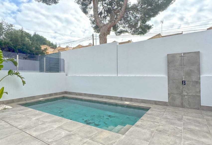 4 bedroom Villa for sale in Torrevieja with pool - € 495,000 (Ref: 9293645)