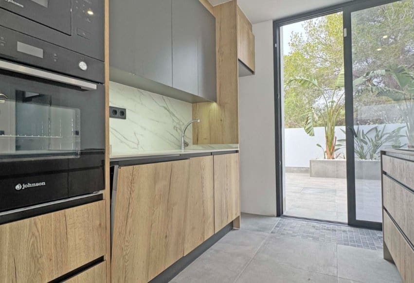 4 bedroom Villa for sale in Torrevieja with pool - € 495,000 (Ref: 9293645)