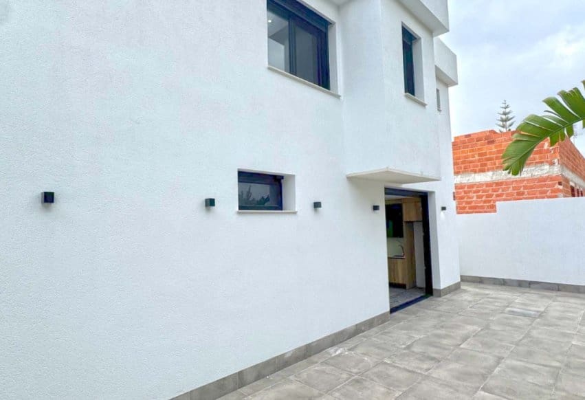 4 bedroom Villa for sale in Torrevieja with pool - € 495,000 (Ref: 9293645)