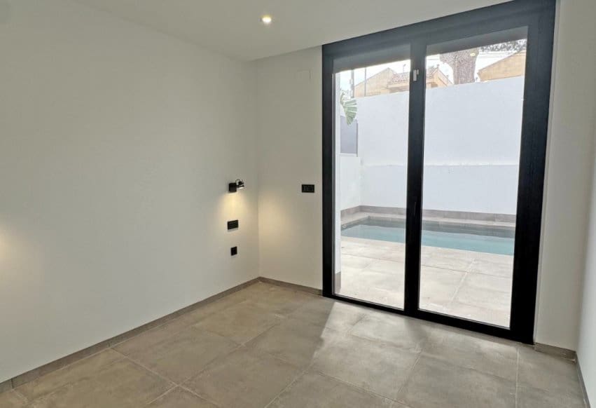 4 bedroom Villa for sale in Torrevieja with pool - € 495,000 (Ref: 9293645)